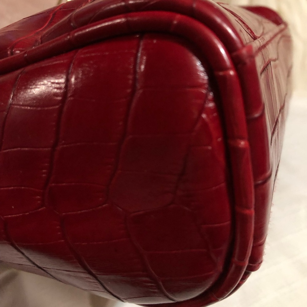BULAGGI The Bag Leather Red Crocodile Embossed Shoulder Bag w/Lock & Key 💥Sold💥 - Picture 5 of 15